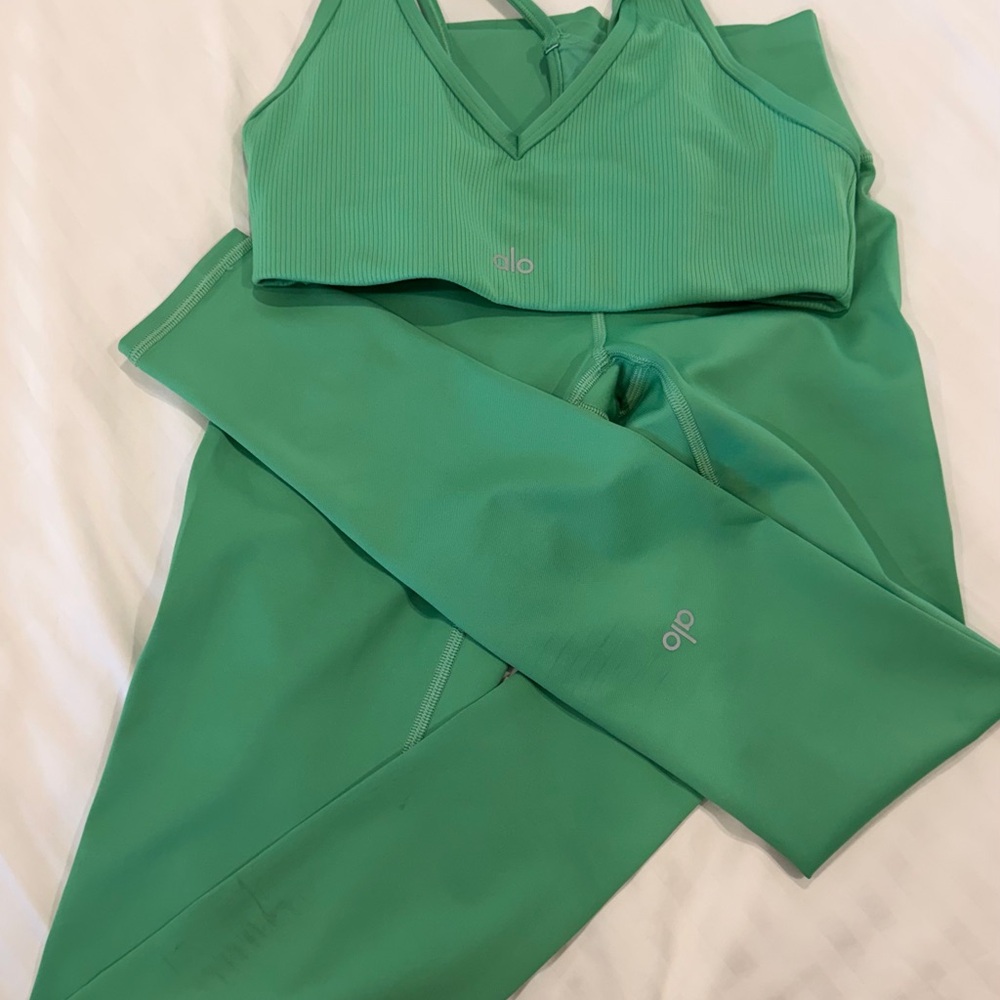Alo Yoga Green Sports Bra and Leggings Set